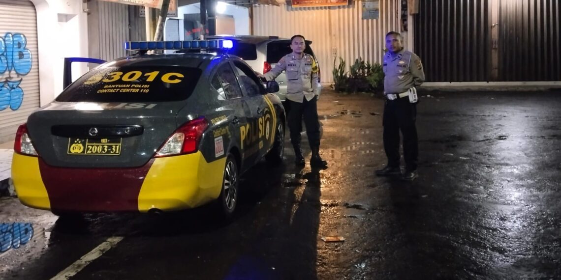Pantau Wilayah, Unit Samapta Polsek Cikole Laksanakan Patroli Malam