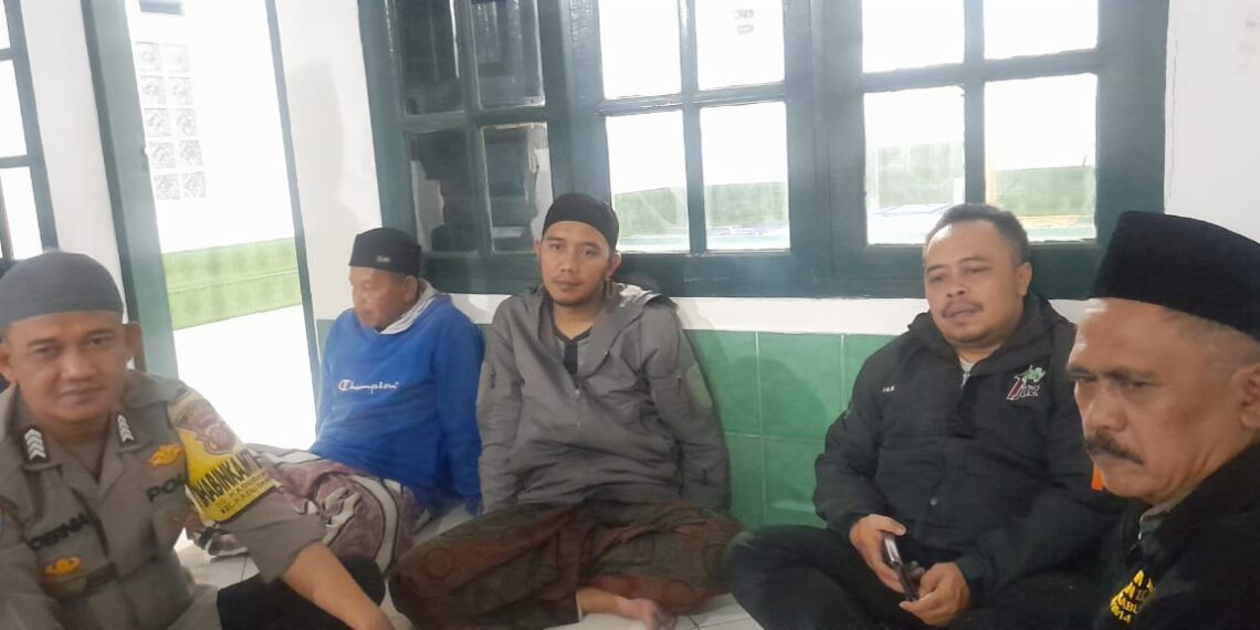 Antisipasi gukamtibmas Bhabinkamtibmas Polsek Kadudampit Sambang Pos Kamling