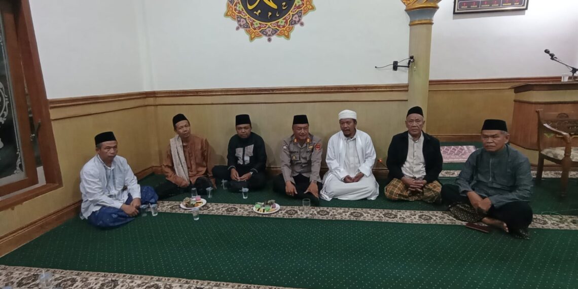 Polsek Sukaraja Hadiri Acara Isra Mi’raj Di Lokasi Warga Binaannya