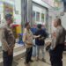 Polsek Gunungpuyuh Lakukan Patroli Dialogis dengan Warga yang Berbelanja di Minimarket saat Malam Hari