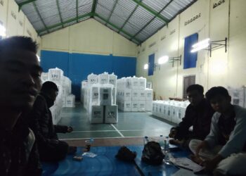 Personil Polsek Kadudampit Lakukan Pengecekan dan Kontrol Gudang Logistik Pemilu 2024