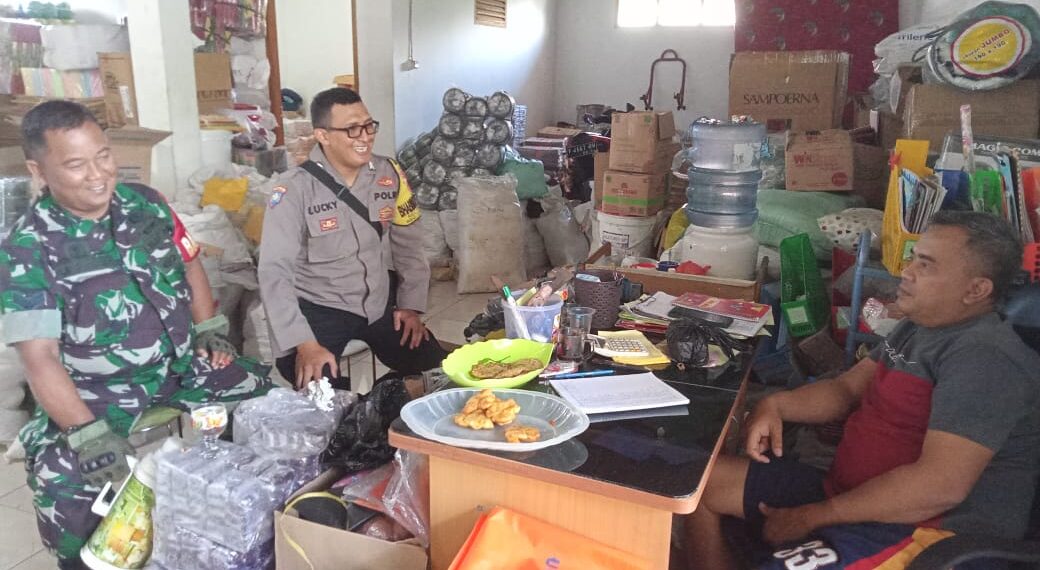 Sinegritas  TNI POLRI  Sambangi  Warga Berikan Himbauan Pesan Kamtibmas