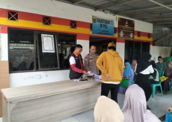 Bhabinkamtibmas Polsek Cireunghas Polres Sukabumi Kota Monitoring Penyaluran Bantuan Pangan Beras