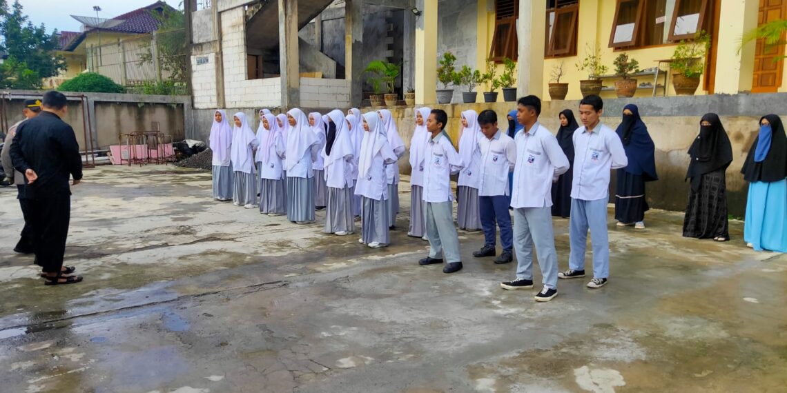 Tingkatkan Kesadaran Kamtibmas Dikalangan Pelajar, Polsek Baros Polres Sukabumi Kota Gelar Police Goes to School