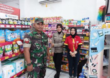 Dalam Upaya Kondusifitas Di Wilayah Bhabinkamtibmas Bersinergi Dengan Babinsa Lakukan Patroli Dialogis