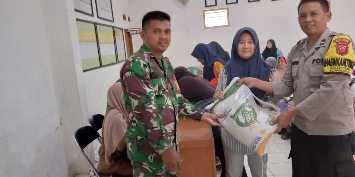 Polsek Gunungguruh Laksanakan Monitoring PAM Pembagian Bantuan Beras kepada KPM