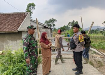 Sinergitas TNI-POLRI Bhabinkamtibmas dan Babinsa Sukalarang Sambang Warga Binaan