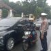 Antisipasi Kemacetan, Panit Lantas Polsek Cikole Laksanakan Giat Pengaturan Pagi