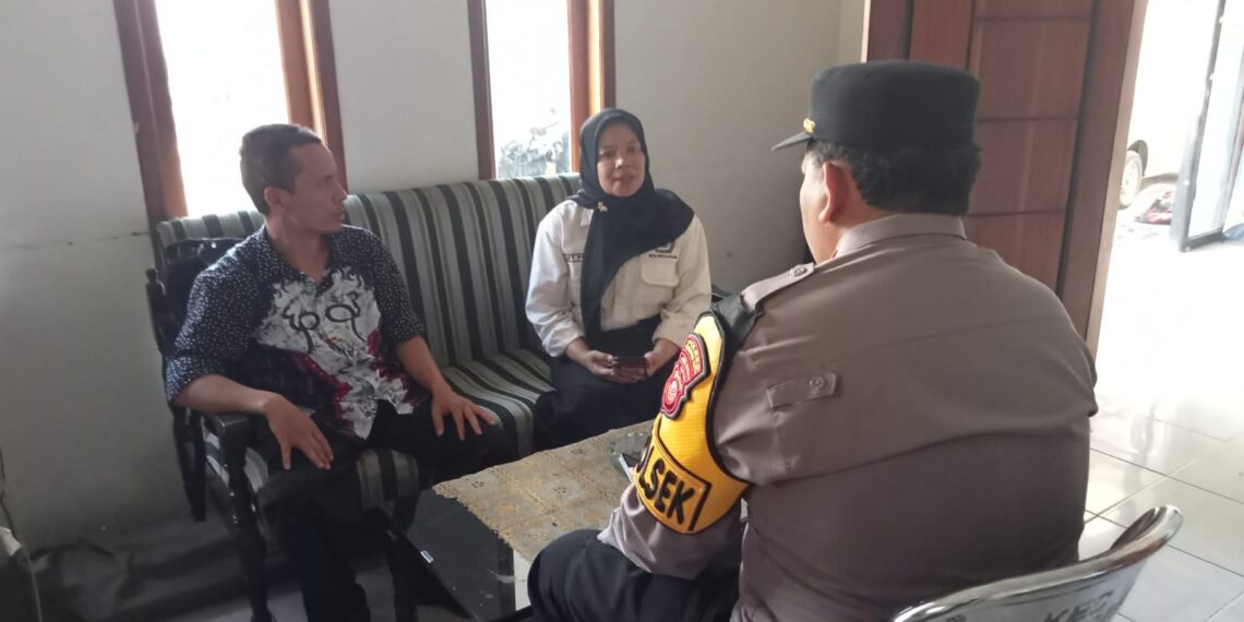 Kapolsek Sukalarang Beserta Anggota Laksanakan Sambang Dan Silaturahmi di Kantor Desa Cimangkok