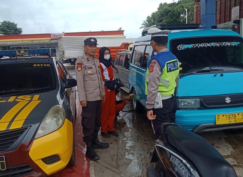 Polsek Sukalarang Giat Patroli Dialogis Antisipasi Gangguan Kamtibmas Di SPBU