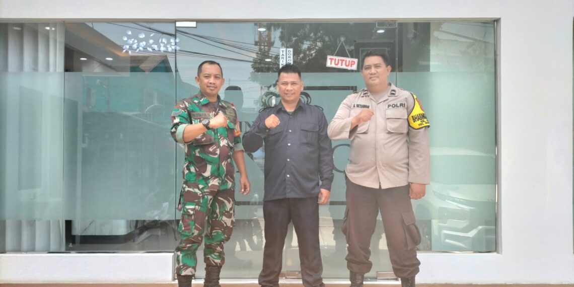 Cegah Aksi Kejahatan, Anggota Bhabinkamtibmas berikan Himbauan Kamtibmas Kepada Security