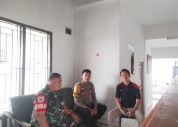 Memasuki Musim Hujan, Senergitas TNI – Polri Bhabinkamtibmas Himbau Warga Waspada Bencana Alam
