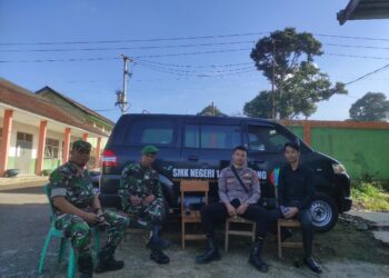Senergitas TNI – Polri Duduk Bersama Warga, Bhabinkamtibmas Ajak Warganya untuk Bersama-sama Jaga Situasi Kamtibmas yang Kondusif