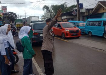 Gatur Lalin demi kelancaran aktivitas masyarakat bubaran anak sekolah