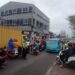 Antisipasi Kemacetan Pagi , Unit Lantas Polsek Sukalarang Melaksanakan Gatur Lalin Saat Jam Masuk Karyawan
