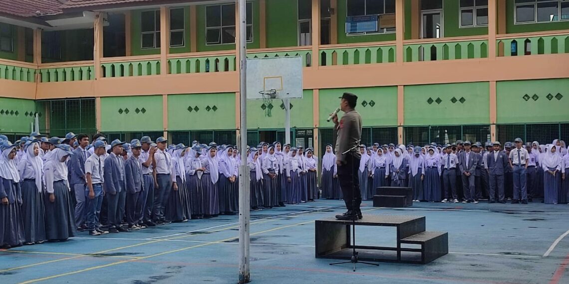 Polsek Sukaraja Laksanakan Pembinaan dan Sosialisasi pada Siswa Siswi SMAN 1 Sukaraja