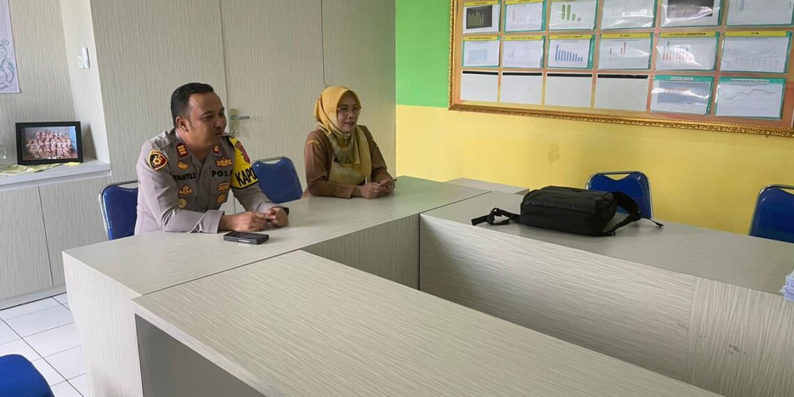 Dengarkan Masukan, Aduan masyrakat  Polsek Cisaat  Gelar  “Ngariung Sareng Kapolsek