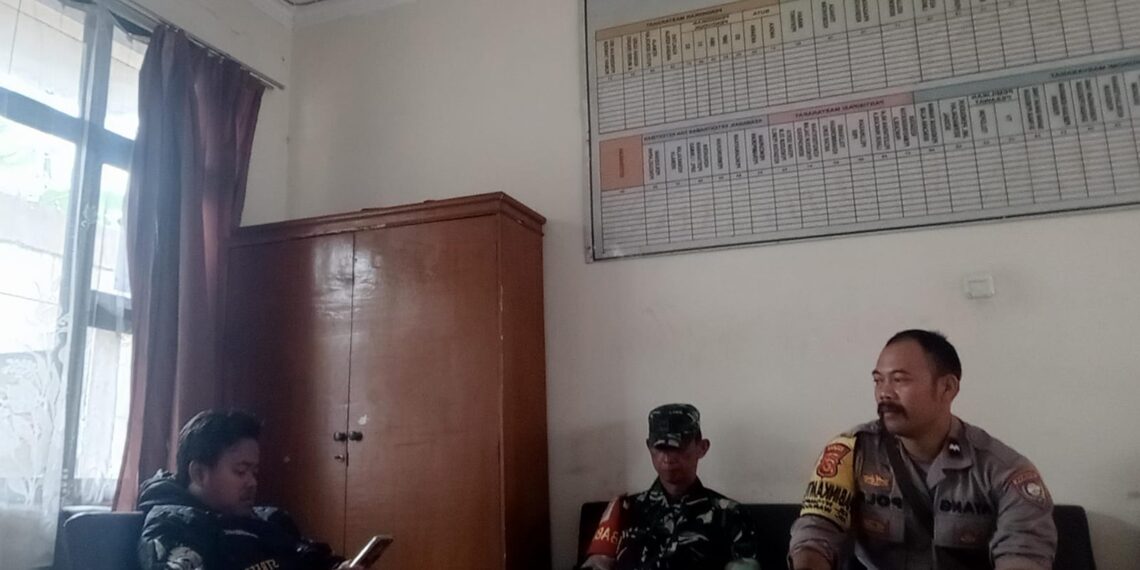 Datangi Warga Langsung, Babinkamtibmas Berikan Himbauan Gukamtibmas