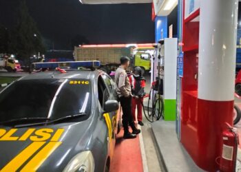 Personil Polsek Sukalarang Laksanakan Patroli Malam Ke SPBU