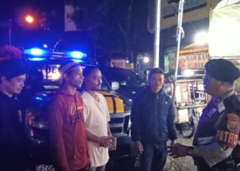 Patroli malam hari  Cegah Gangguan Kamtibmas