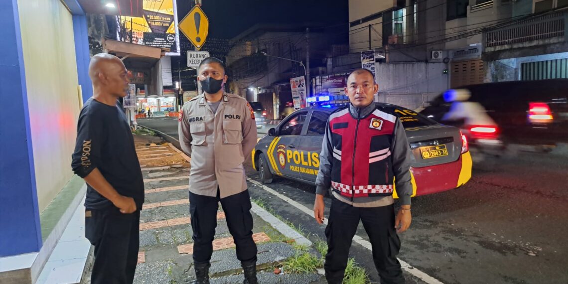 Bhabinkamtibmas Polsek Cikole Laksanakan Sambang Diwilayah Binaanya