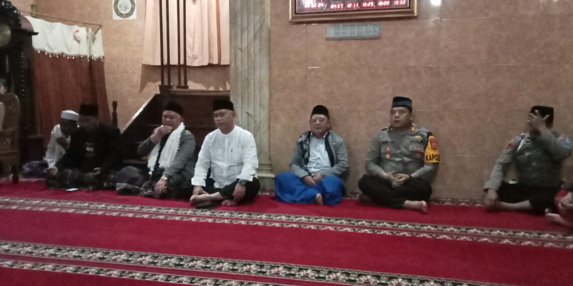 Kapolsek Sukalarang Hadiri Peringatan Isra Mi’raj Nabi Muhammad SAW Di Masjid Dharul Fallah