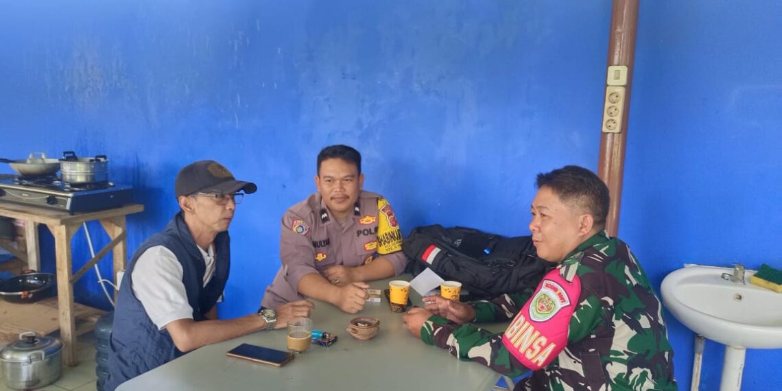 Sinergitas TNI-POLRI Bhabinkamtibmas Kel. Gedongpanjang  bersama Babinsa melaksanakan Sambang Warga Binaan