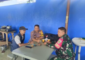 Sinergitas TNI-POLRI Bhabinkamtibmas Kel. Gedongpanjang bersama Babinsa melaksanakan Sambang Warga Binaan