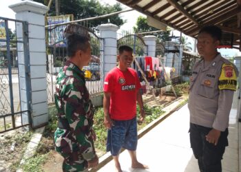 Bhabinkamtibmas Bersinergi dengan Babinsa Sambangi Warga Untuk Tingkatkan Harkamtibmas