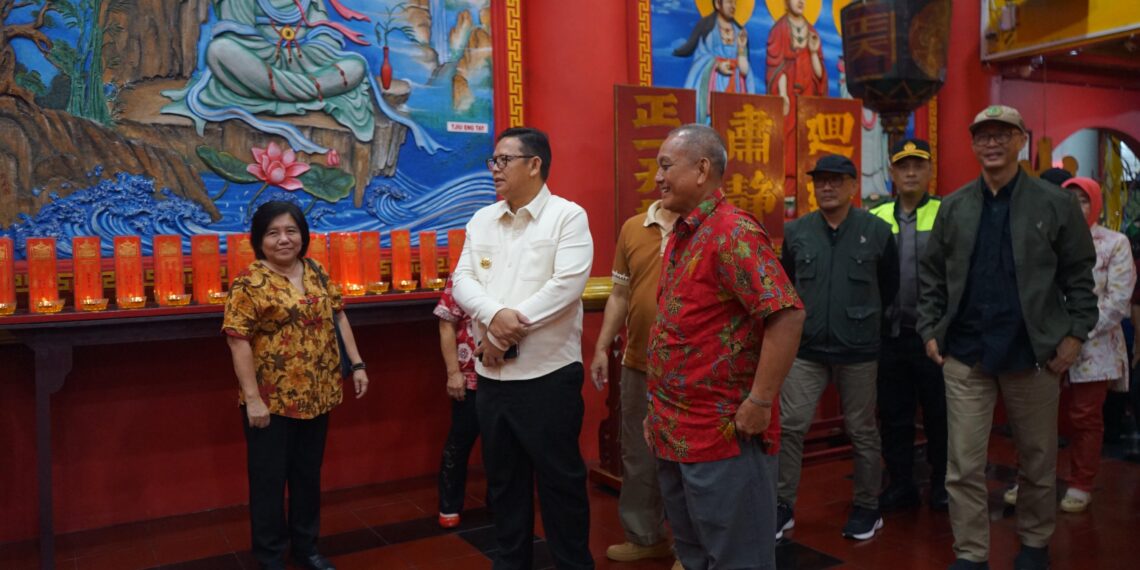 Kunjungi Vihara, Penjabat Wali Kota Sukabumi Pantau Perayaan Malam Tahun Baru Imlek