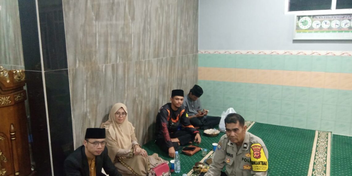 Bhabinkamtibmas Polsek Lembursitu Hadiri Isra Miraj Nabi Muhamad SAW