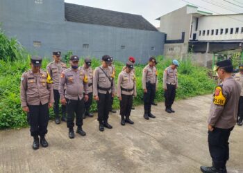 Polsek Baros Gelar Apel Kesiapan Personil PAM TPS Di Wilayah Kecamatan Baros