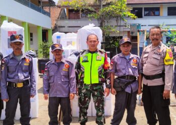 Polsek Cisaat  Kawal dan Amankan Logistik Pemilu 2024