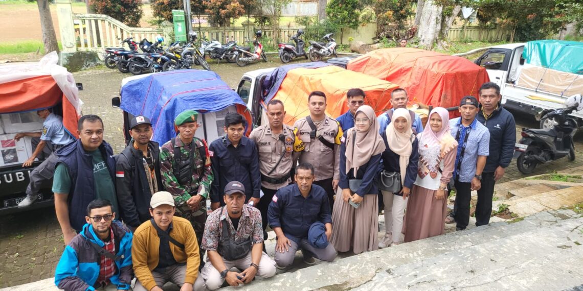 Personil Polsek Kadudampit Kawal Pergeseran Kotak Suara  dari PPK ke KPPS sekecamaan Kadudampit