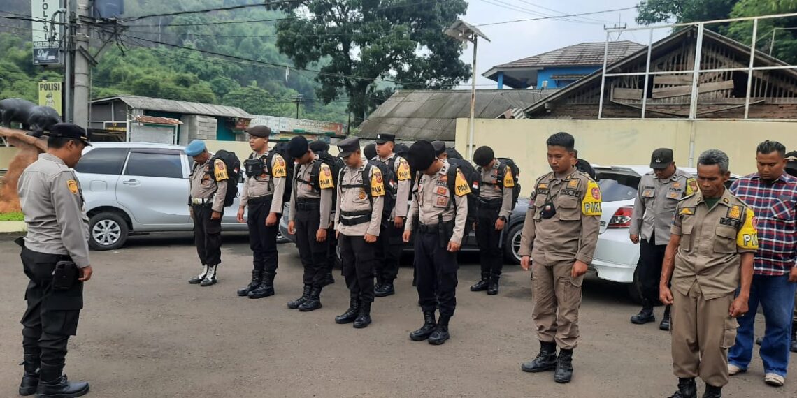Polsek Cireunghas Polres Sukabumi Kota Gelar Apel Kesiapan Pengamanan Dan Pengawalan Pendistribusian Logistik Pemilu Dari Gudang PPS Desa Ke TPS TPS Se-Kecamatan Cireunghas