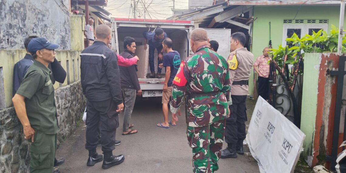 Polsek Cikole Laksanakan Pengawalan Distribusi Kotak Suara