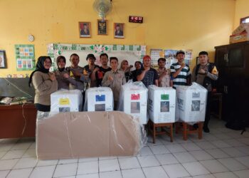 Personil Polsek Warudoyong Kawal Pergeseran Kotak Suara  dari PPK ke KPPS sekecamaan Warudoyong