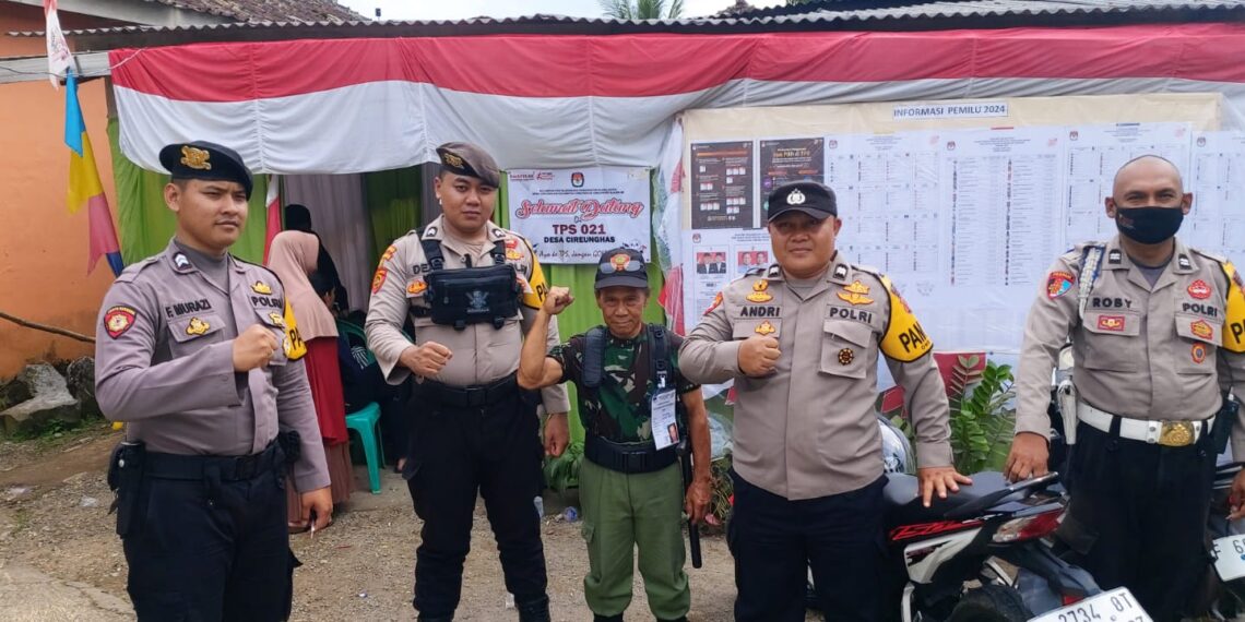 Polsek Cireunghas Polres Sukabumi Kota Laksanakan Pengamanan dan Monitoring Pemilu 2024 Di TPS Wilayah Kec. Cireunghas