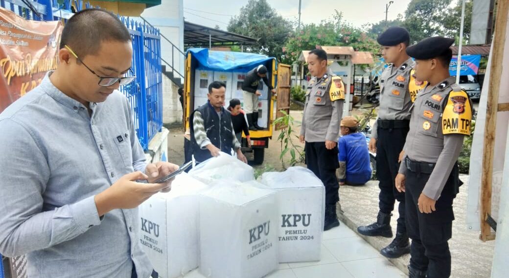 Bhabinkamtibmas Polsek Sukabumi Kontrol Pergeseran Kotak Suara