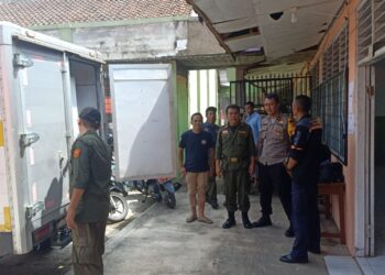 Polsek Cikole Kawal Kotak Suara Dari PPS Ke Gudang Logistik PPK