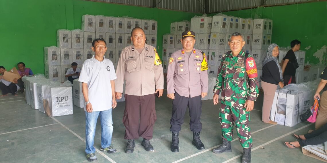 Kapolsek Gunungguruh Kontrol Gudang Logistik Pemilu 2024 di Gudang PPK Kecamatan Gunungguruh