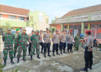 Polsek Cikole Laksanakan Apel pengamanan Di Gudang Logistik PPK Kecamatan Cikole