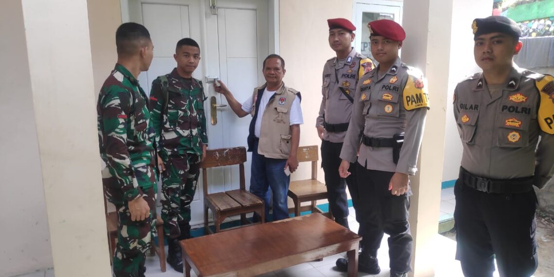Polsek Kebon Pedes Lakukan Penjagaan Kotak Suara Hasil Pemilu di Sekretariat PPK Kebonpedes