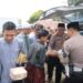 Jum’at Berkah di Perbatasan, Polisi Bagikan Ratusan Nasi Kotak