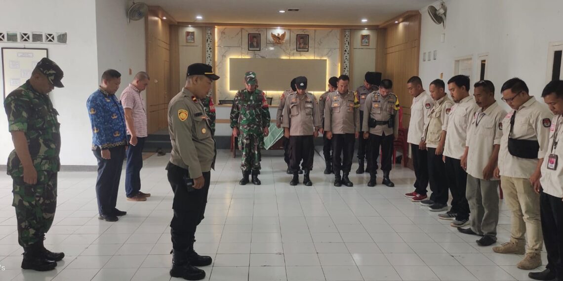 Kapolsek Cireunghas Polres Sukabumi Kota Pimpin Apel Pengamanan Sidang Pleno Rekapitulasi Perolehan Suara Pemilu 2024 Tingkat Kecamatan