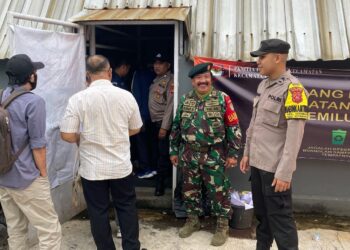 Sinergitas TNI-POLRI Bhabinkamtibmas dan Babinsa Laksanakan Pengamanan Gudang Logistik PPK Kecamatan Citamiang Kota Sukabumi