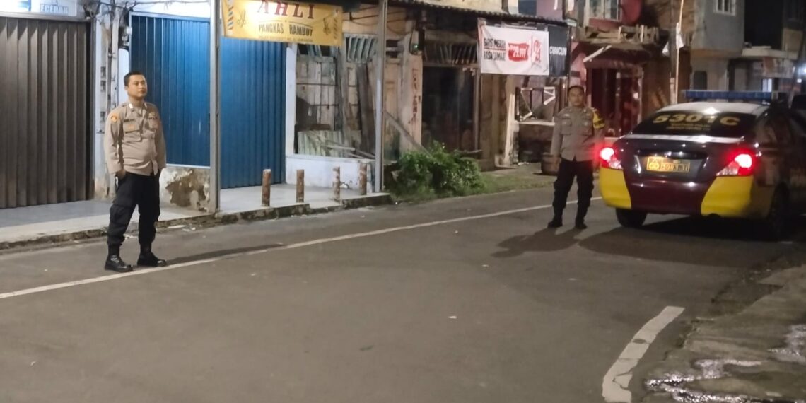 Pantau Situasi Wilayah, Polsek Cikole Laksanakan Patroli Malam