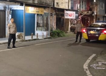 Pantau Situasi Wilayah, Polsek Cikole Laksanakan Patroli Malam