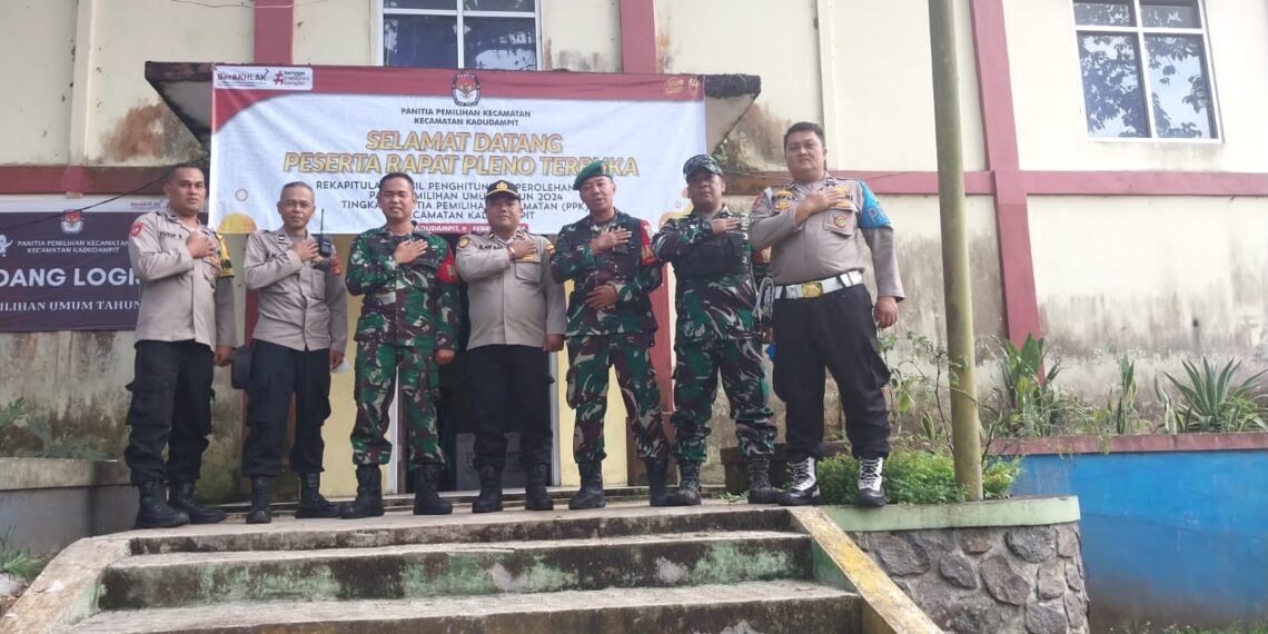 Personil Kadudampit Laksanakan Pengamanan  Gedung PPK Kadudampit