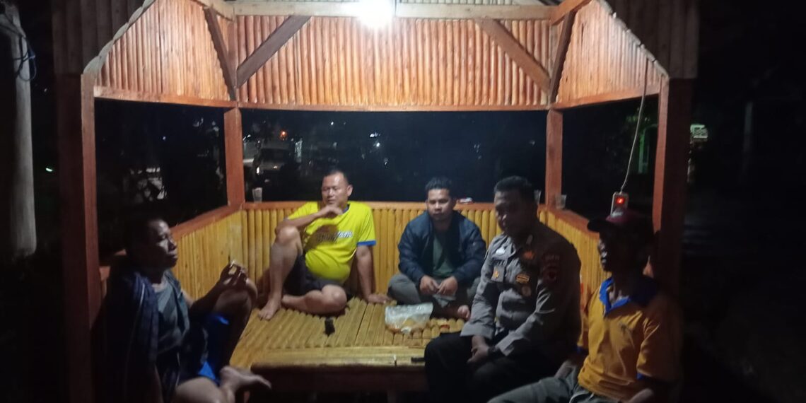 Unit Samapta Polsek Cisaat Sambangi Warga laksanakan Ronda Malam